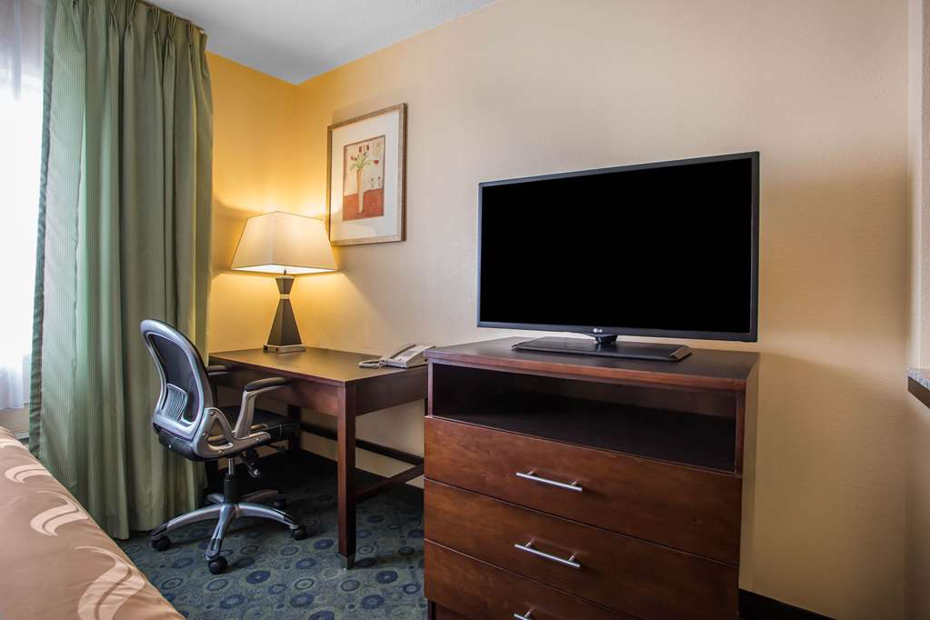 Quality Inn & Suites Bloomington I 55 and I 74 - photo 31