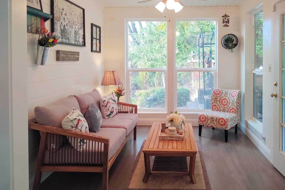 Wine Lovers Garden Oasis in Sutter Creek — hotel in Sutter Creek