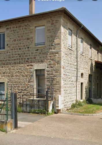 La Parenthese Doree Studio a Saint Bel - last minute hotel in Sain-Bel