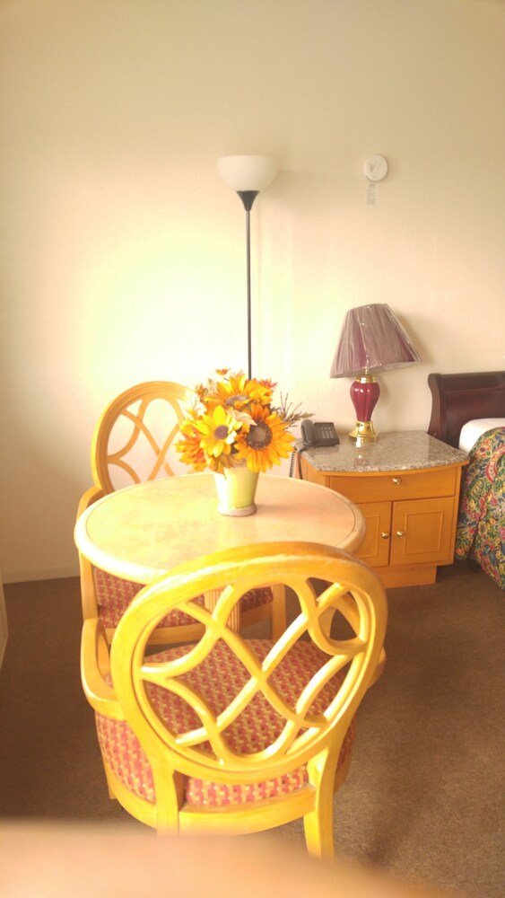 Parkway Inn Fresno - photo 12