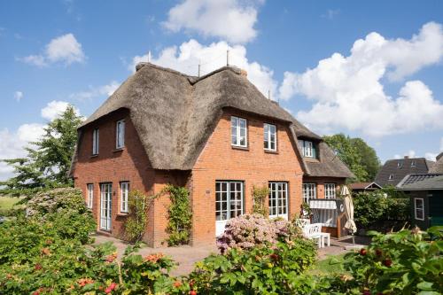 Bi de Marsch - carbon neutral hotel in Unknown City