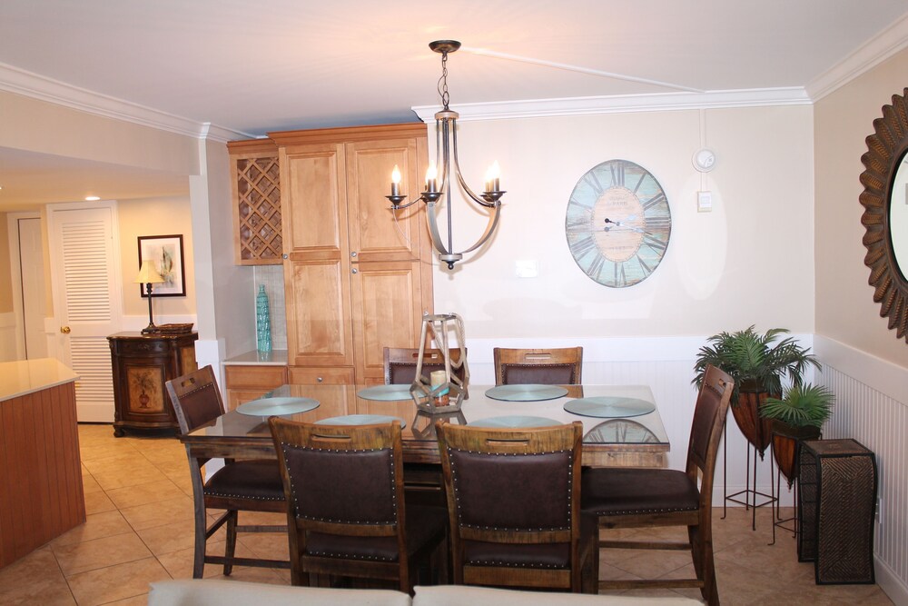 Holiday Surf and Racquet Club - photo 12