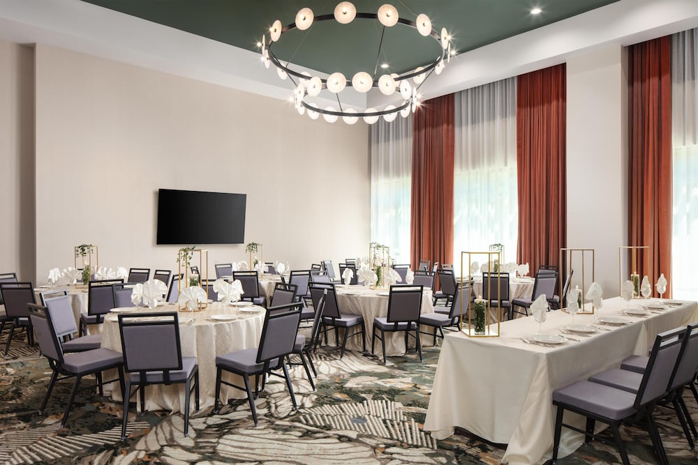 Embassy Suites By Hilton Chattanooga Downtown - photo 76
