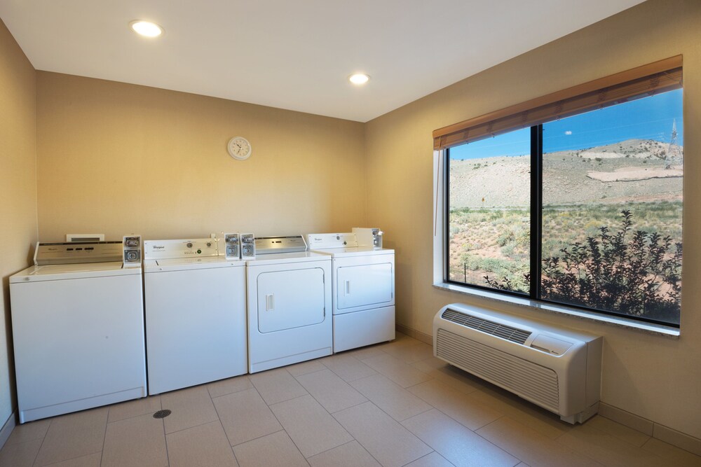 Holiday Inn Express Hotel & Suites Richfield by IHG - photo 33