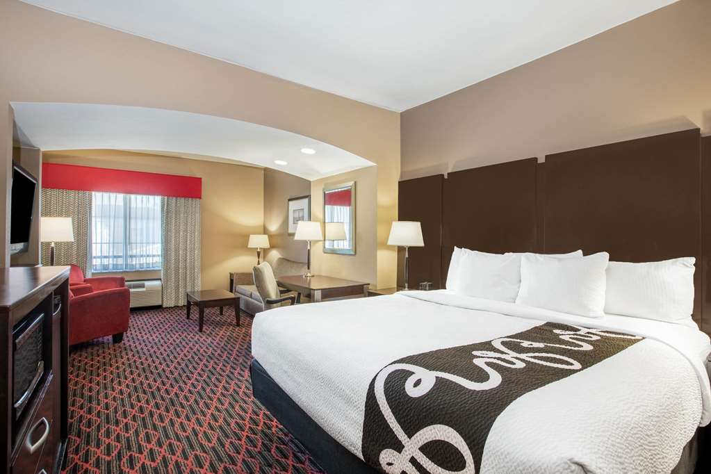 La Quinta Inn & Suites by Wyndham Conway - photo 22