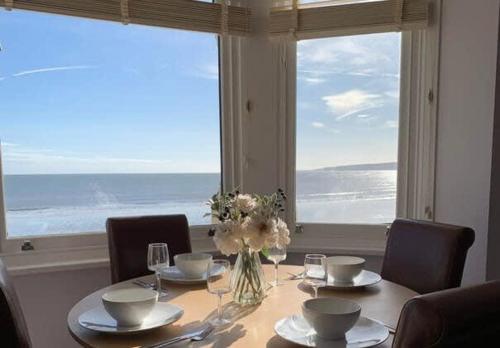 Apartment 14 The Moorings Beachfront & panoramic sea views