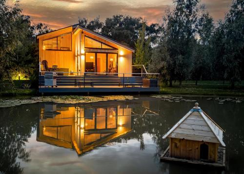 Woad Mill Lakeside Lodges — Boston — photo 3