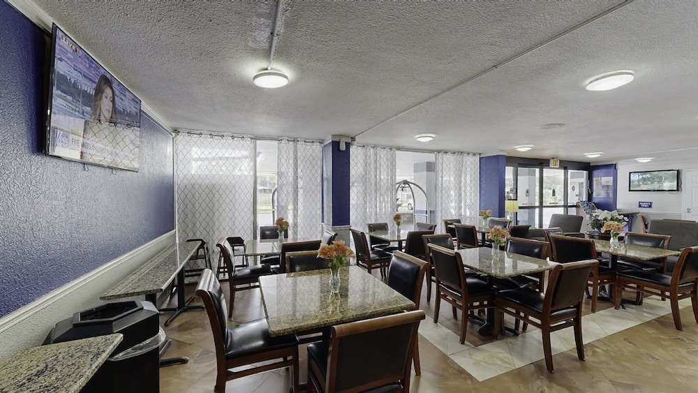 Days Inn by Wyndham Orlando Downtown - photo 24
