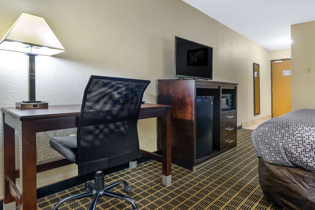 Econo Lodge La Crosse North - photo 23