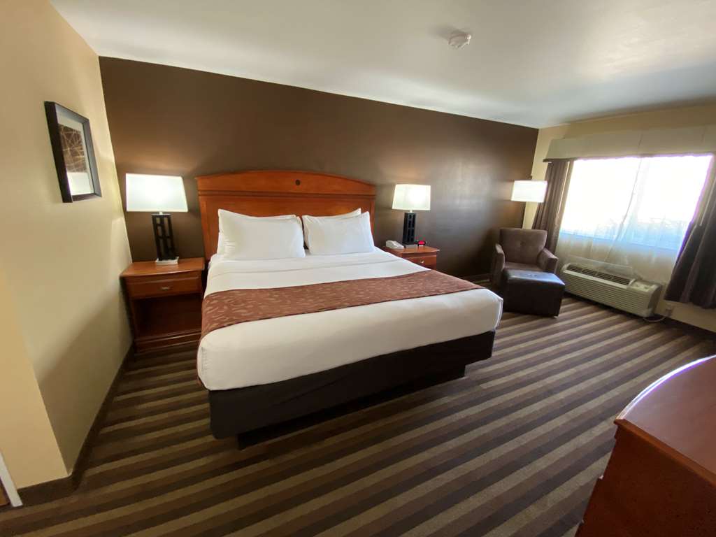 Best Western Manhattan Inn - photo 14
