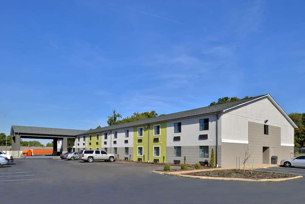 Americas Best Value Inn Memphis Airport - photo 3