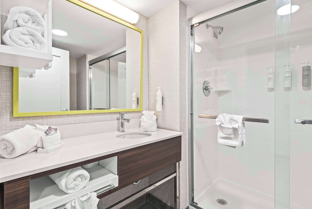 Hampton Inn Columbus North - photo 34