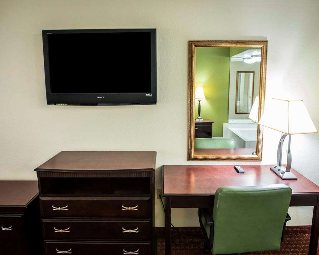 Quality Inn Chipley I 10 at Exit 120 - photo 22