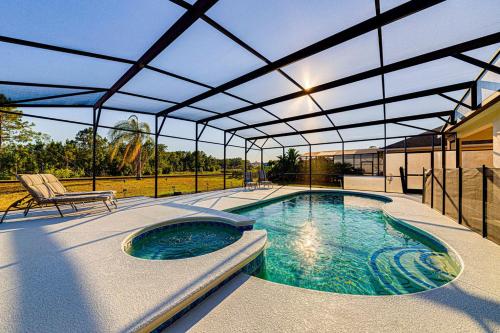 634 Sunset Palm Villa Extended Deck Pool Spa Spacious Private Water and Conservation View — 4-Star Luxury Hotel in Davenport, United States