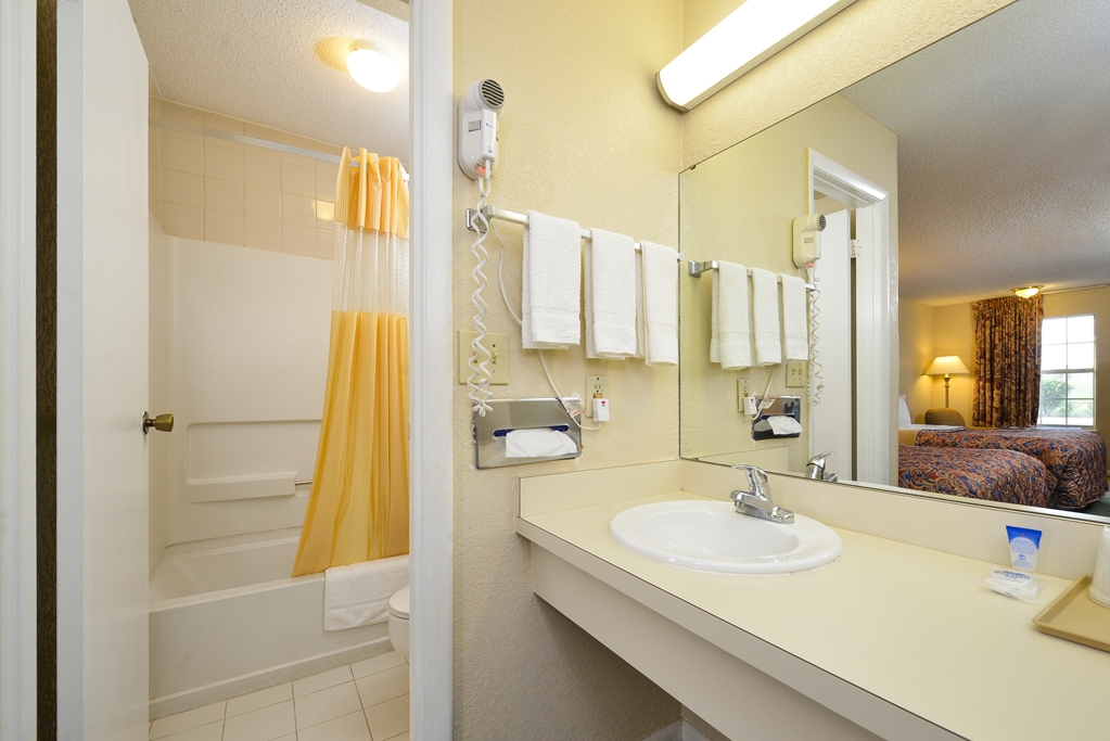 Americas Best Value Inn Winnsboro SC - photo 12