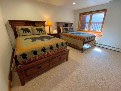 P5 Ski in Ski out rare find Presidential View single family with garage pool table ping pong - photo 7
