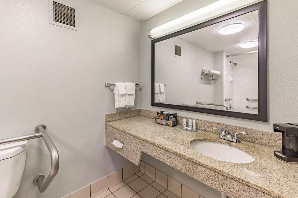 Quality Inn Goodlettsville - photo 23