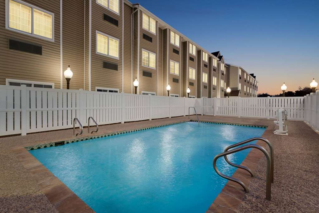 Super 8 by Wyndham San Antonio Airport North - featured photo