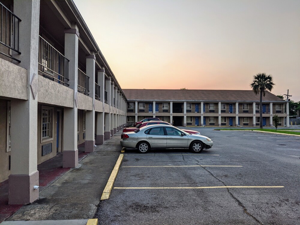 Lake Houma Inn - photo 28