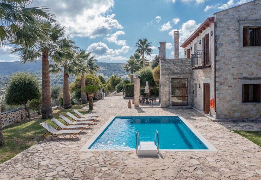 Teachers Cottage — 4-Star Luxury Hotel in Agia Triada, Greece