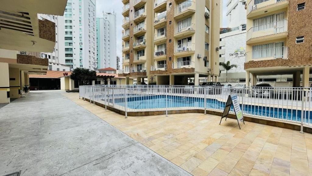 Apartamento Com Piscina
