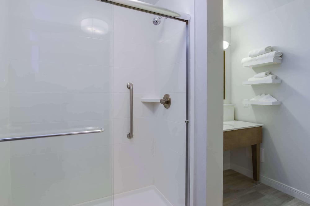 Hampton Inn White House - photo 35