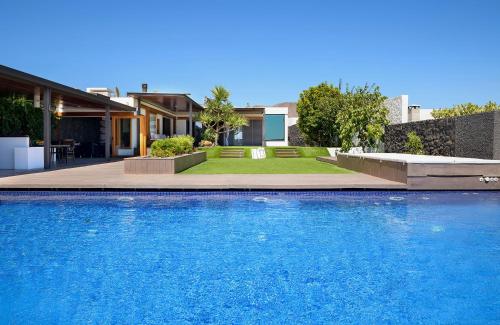 Luxury and Harmony House — 4-Star Luxury Hotel in Playa Blanca, Spain