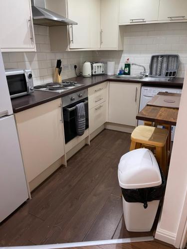 Modern Quiet Sleeps 10 Anfield Tourists Liverpool — 4-Star Luxury Hotel in Liverpool, United Kingdom