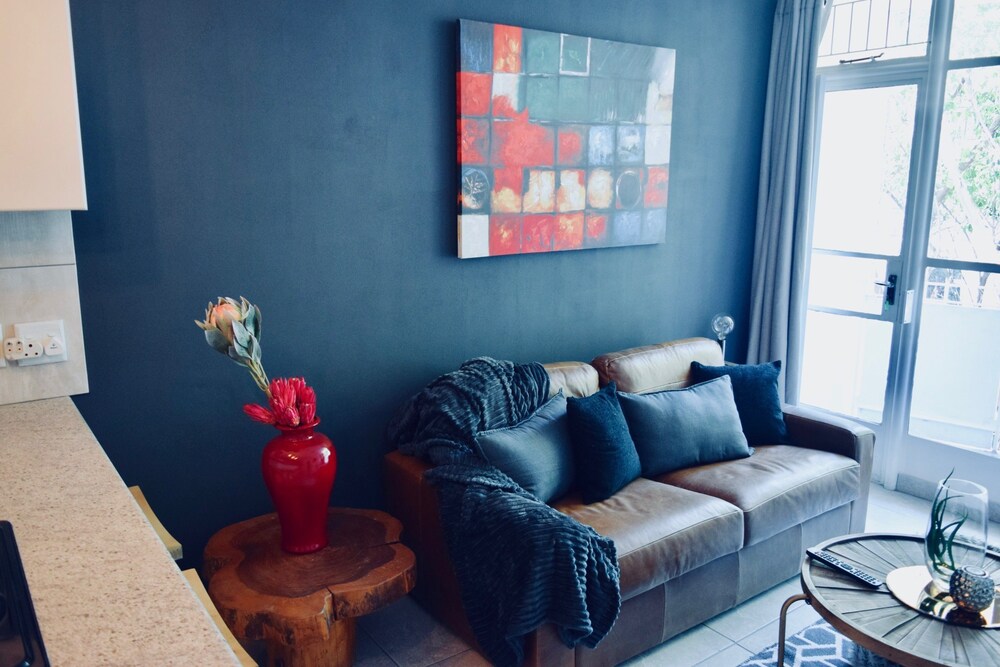Central 1 Bedroom Apartment in Cape Town