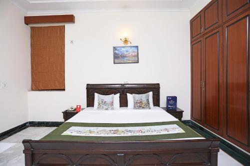 Oyo 9663 Hotel Shivam Residencies 1
