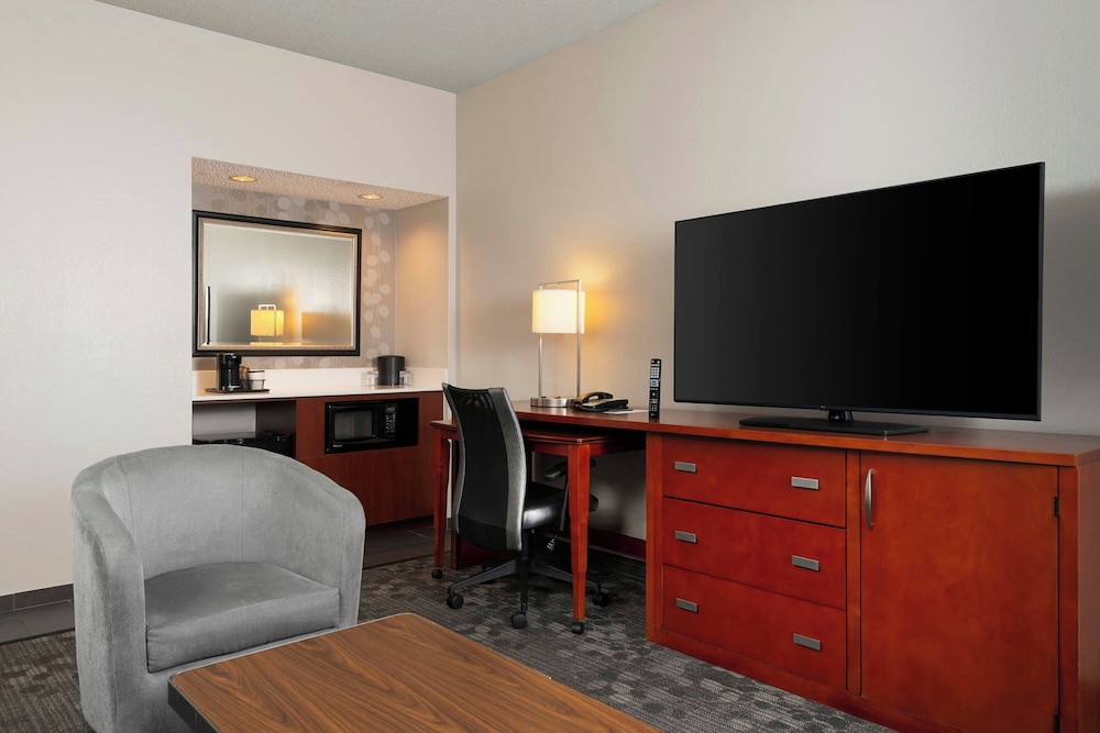 Courtyard by Marriott Dallas Fort Worth Bedford - photo 9