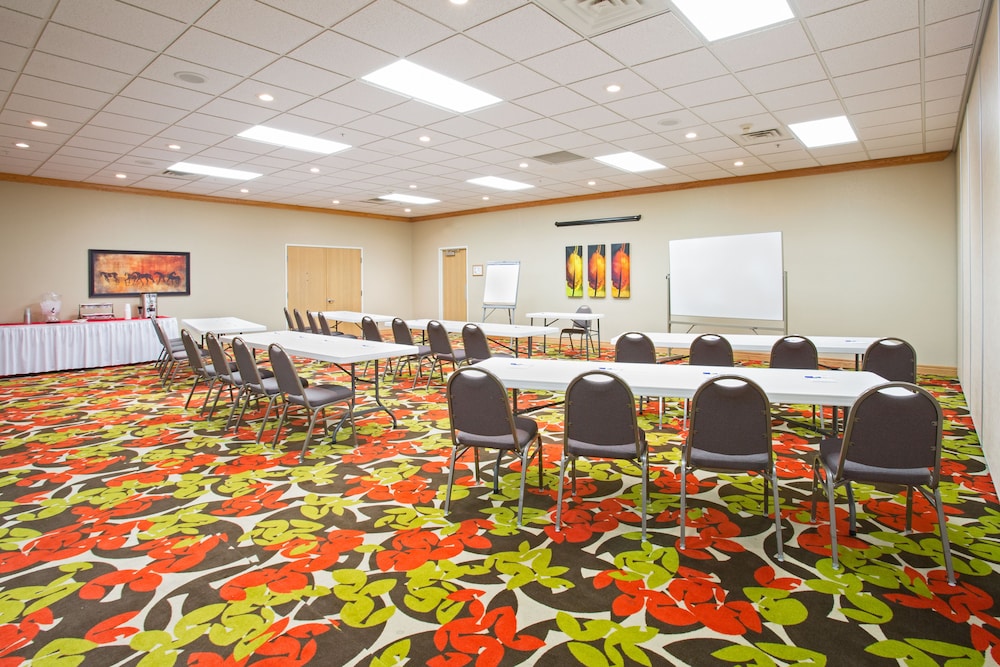 Holiday Inn Express & Suites Lexington by IHG - photo 32