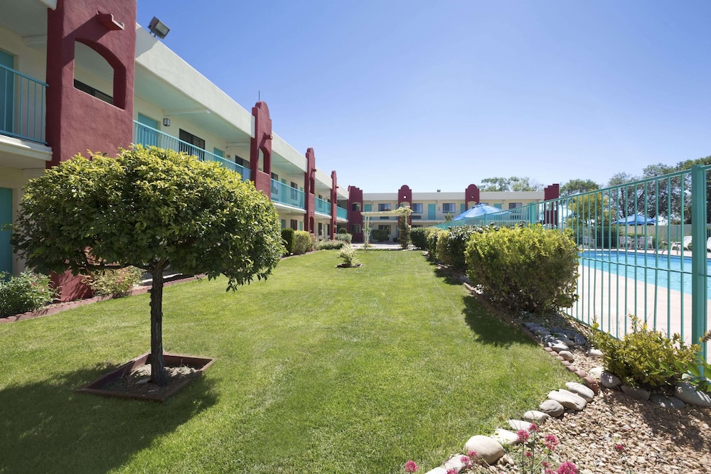 Days Inn by Wyndham Santa Fe New Mexico - photo 26