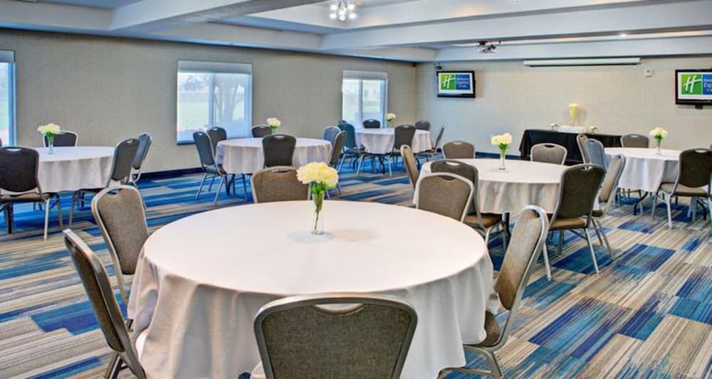 Holiday Inn Express & Suites Austin NE Hutto by IHG - photo 69