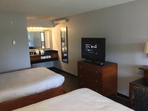 Extenda Suites Mobile North - photo 10