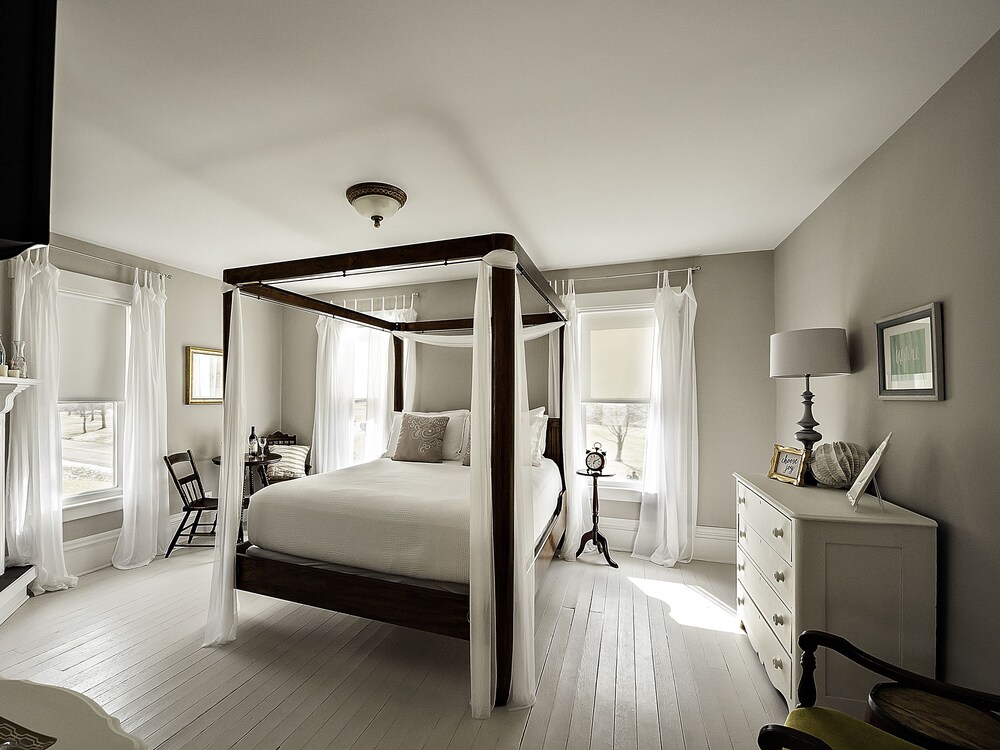 Bella Fattoria Bed and Breakfast — 4-Star Luxury Hotel in Cleveland, United States