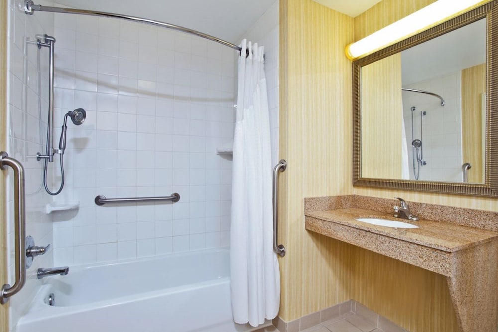 Holiday Inn Express & Suites Howell by IHG - photo 20