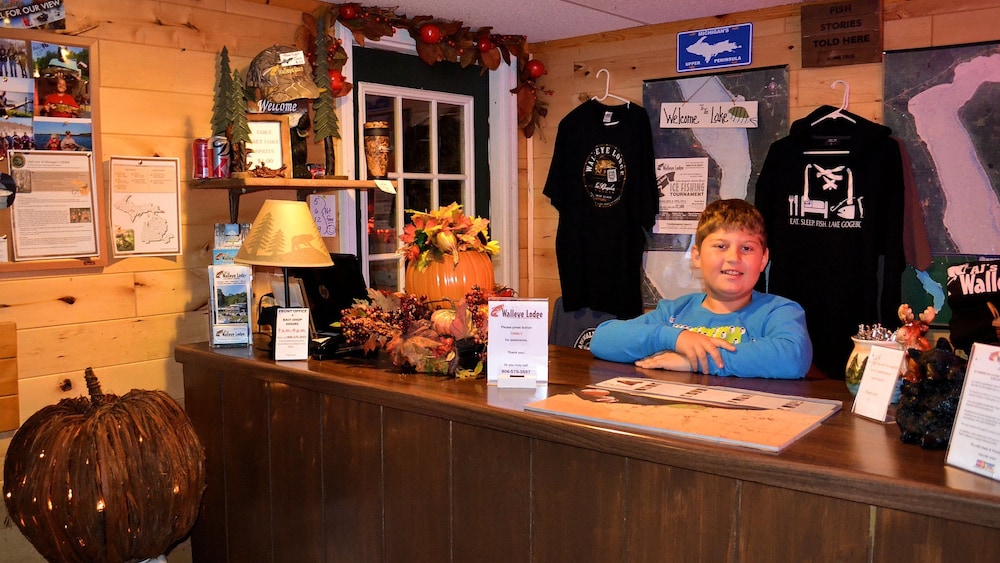 AJ's Lodge and Oven - photo 2