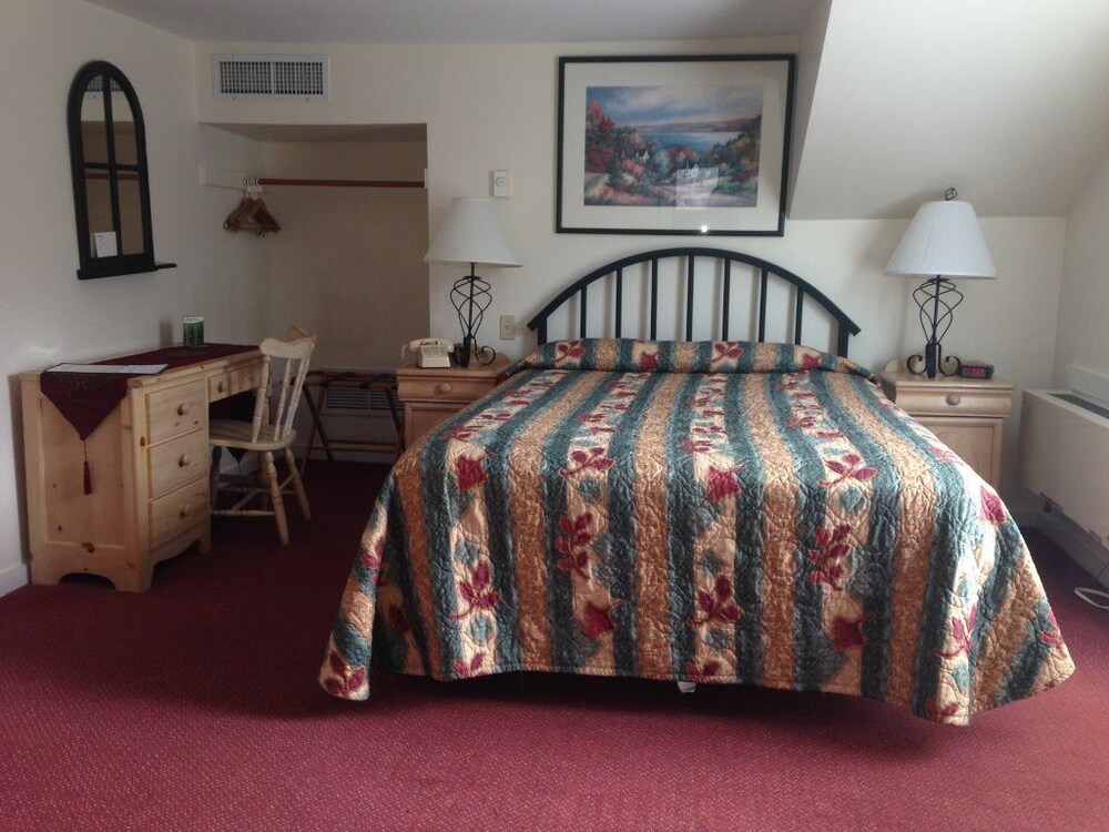 The Mountaineer Inn at Stowe - photo 8
