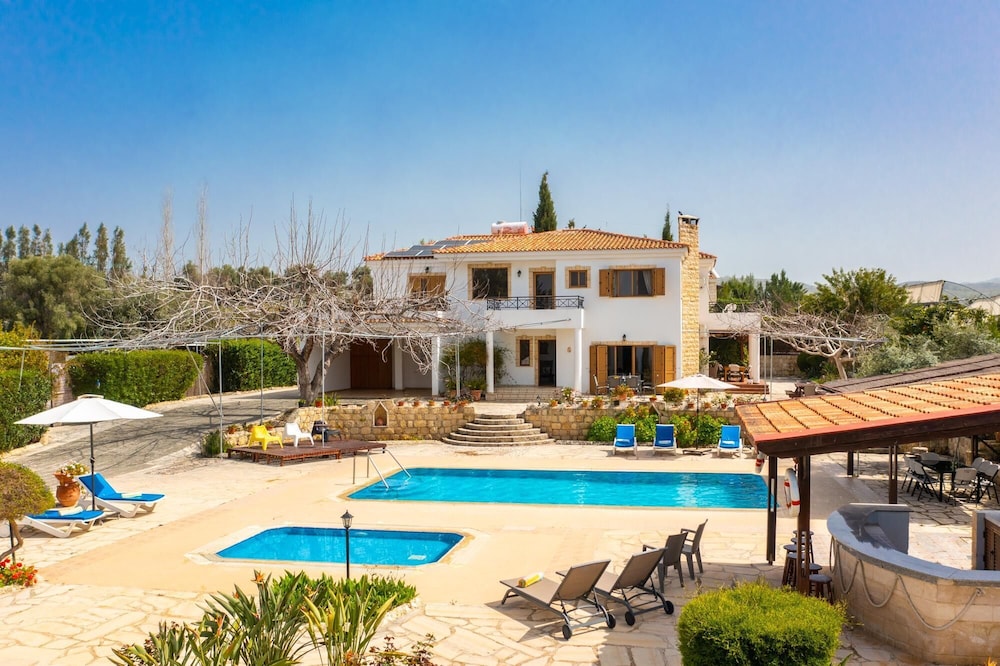 Villa Xenios Dias in Argaka