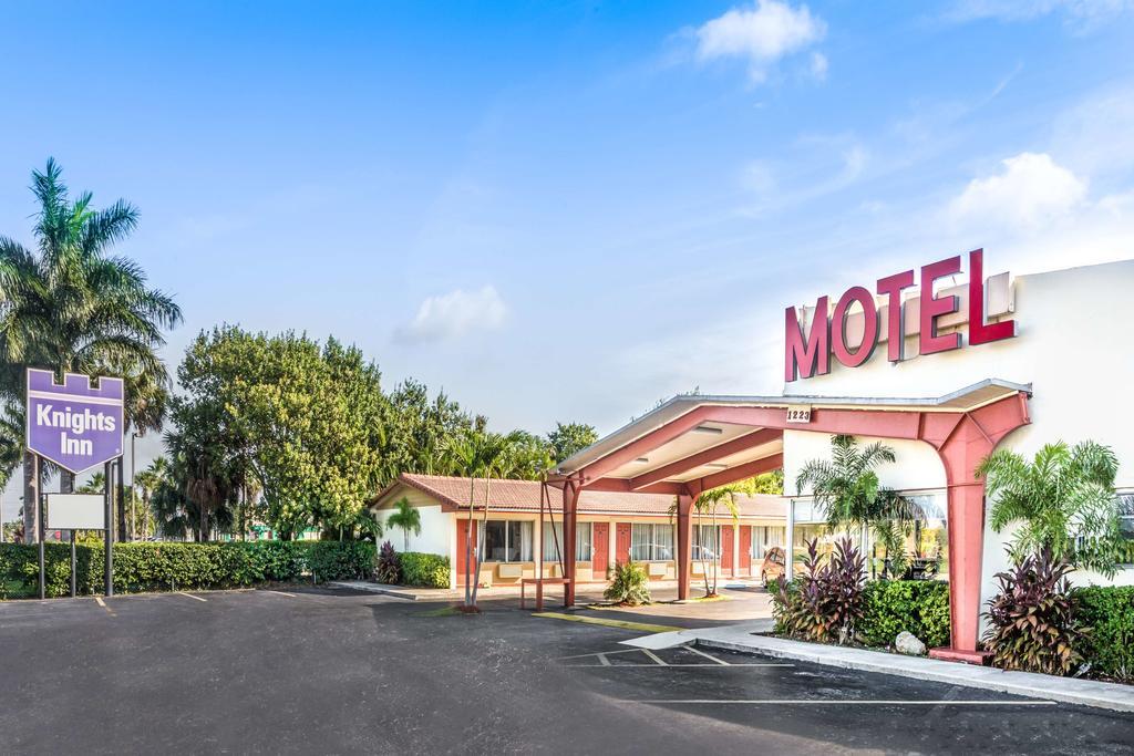 Econo Lodge Inn & Suites Florida City - photo 19