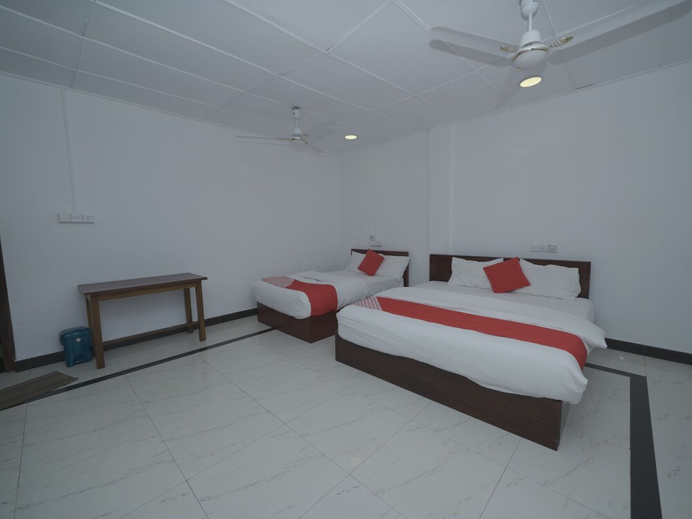 TrinncoTopazBeachHotel - carbon neutral hotel in Trincomalee