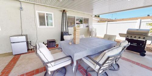 Modern Oasis for Families & Business Pets OK EV in Orange, United States