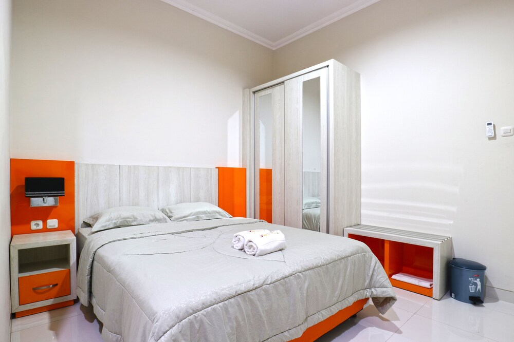 Velozip Kos Exclusive - last minute hotel in Surabaya