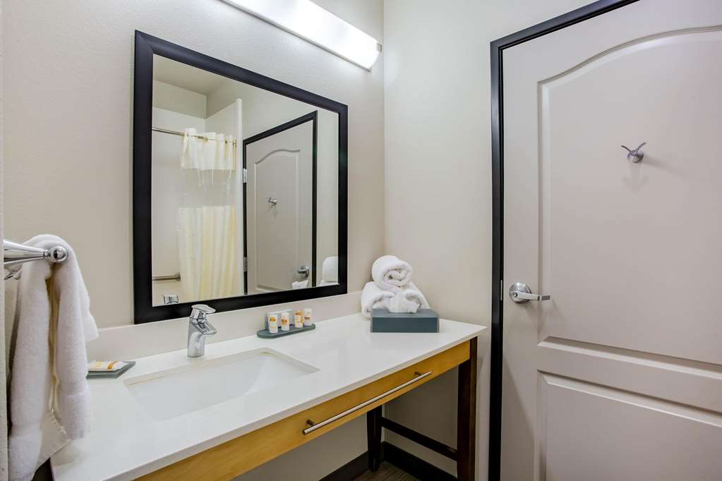 La Quinta Inn & Suites by Wyndham Andrews - photo 18