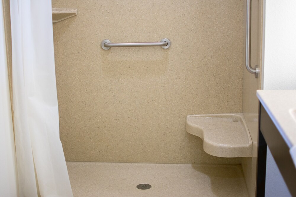 Boarders Inn & Suites by Cobblestone Hotels Syracuse - photo 23