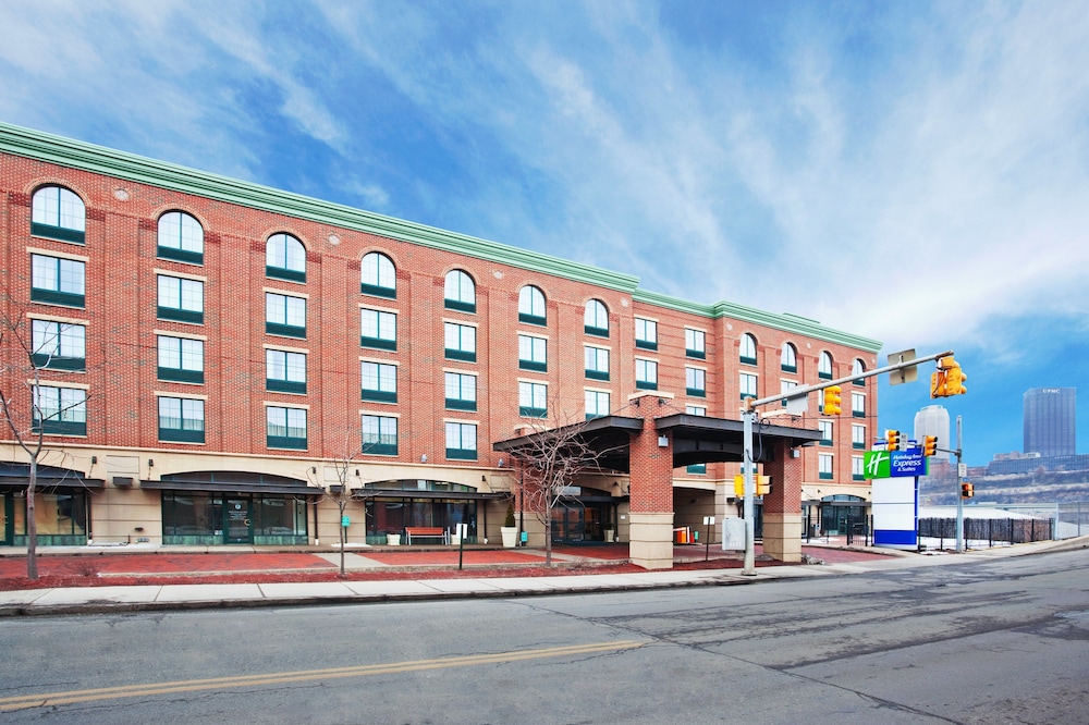 Holiday Inn Express Hotel & Suites Pittsburgh South Side by IHG in Pittsburgh, United States