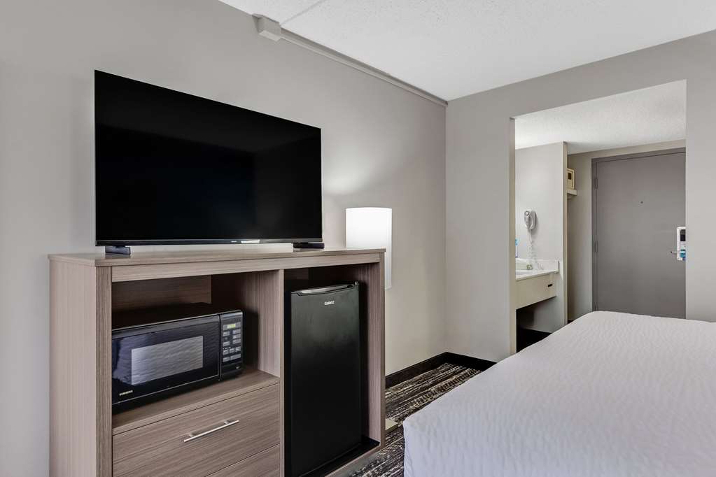 Clarion Pointe Near Erie Casino - photo 29
