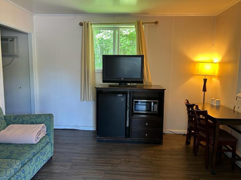 Country Place Inn And Suites - photo 11