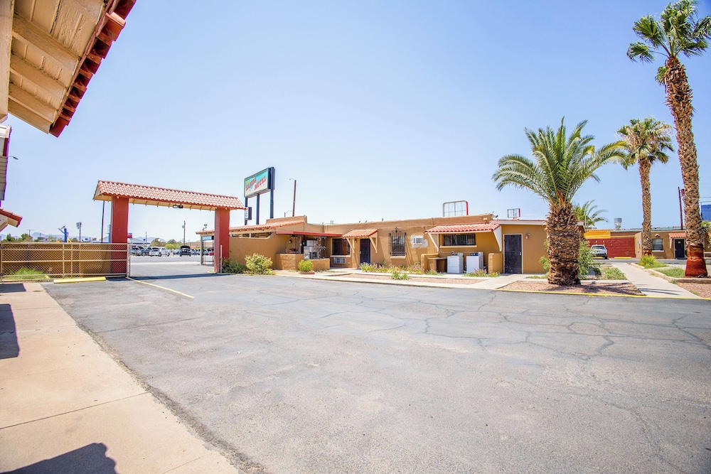 Sands Motel By OYO El Paso near Airport in El Paso, United States